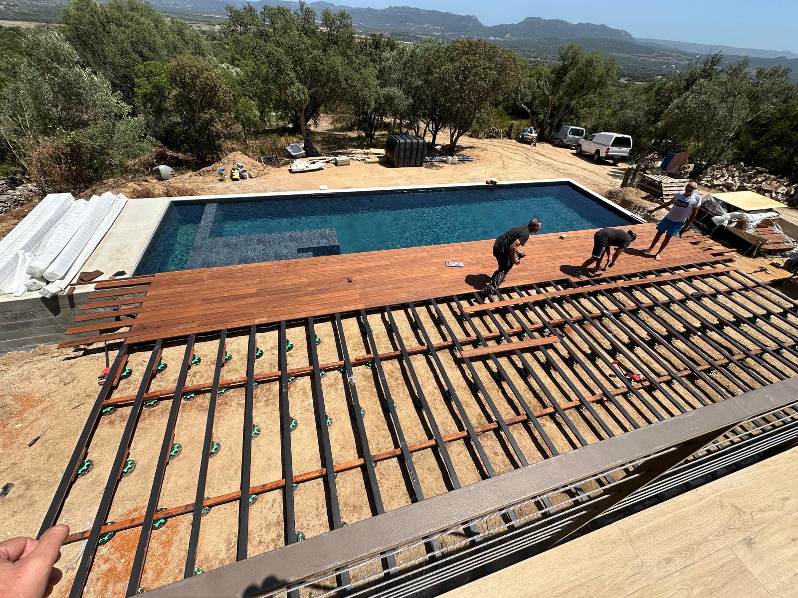 installation en corse de plots pour une terrasse bambou ndurance